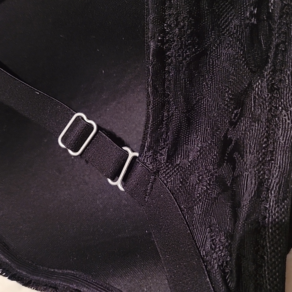Victoria's Secret Body By Victoria Lace Bra - Picture 6 of 9